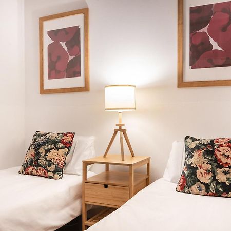 Spacious & Sunny Apt With Terrace In The City Center Barcellona Esterno foto