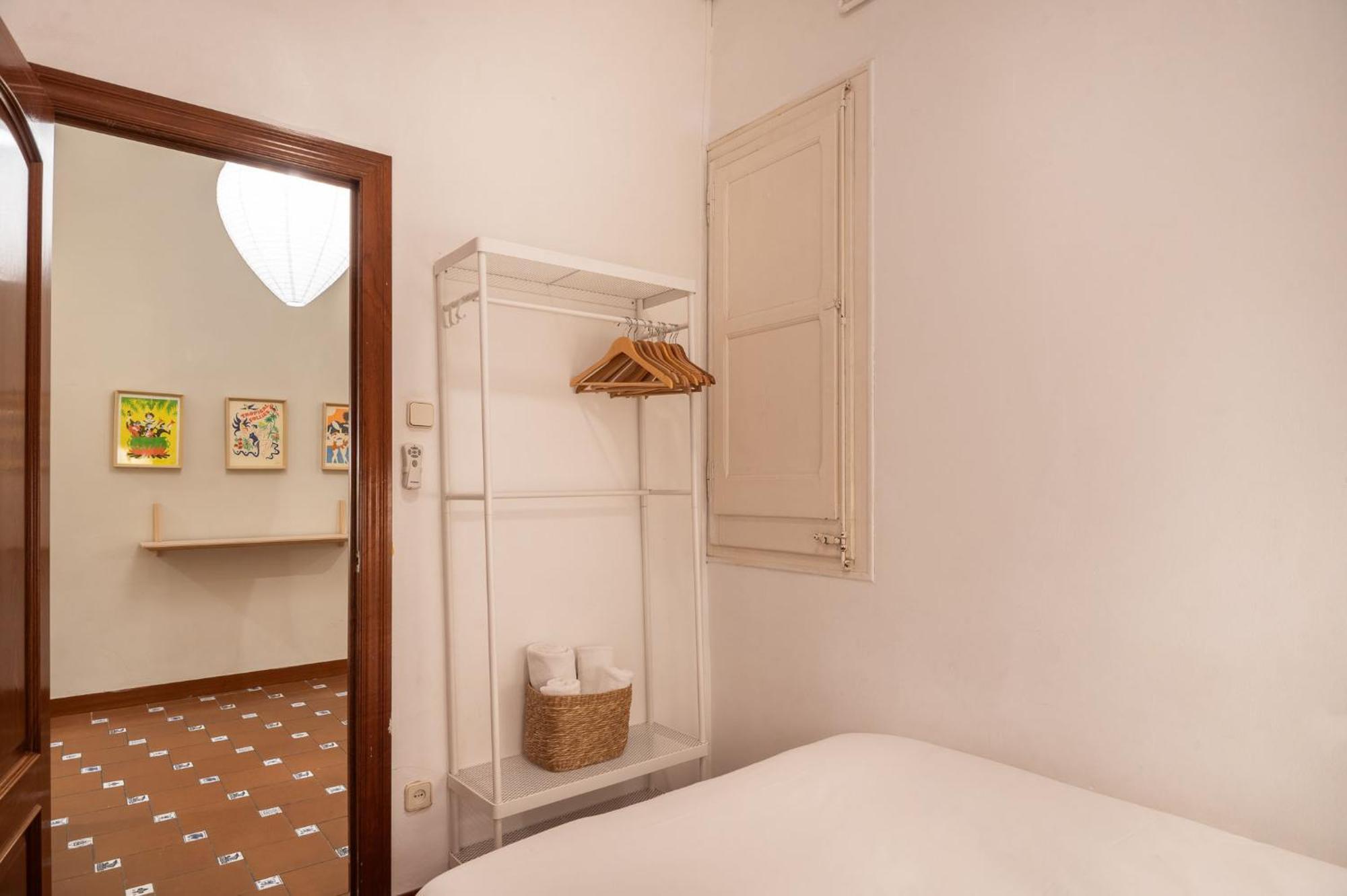 Spacious & Sunny Apt With Terrace In The City Center Barcellona Esterno foto