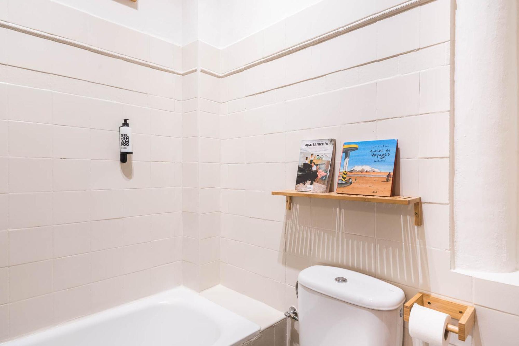 Spacious & Sunny Apt With Terrace In The City Center Barcellona Esterno foto