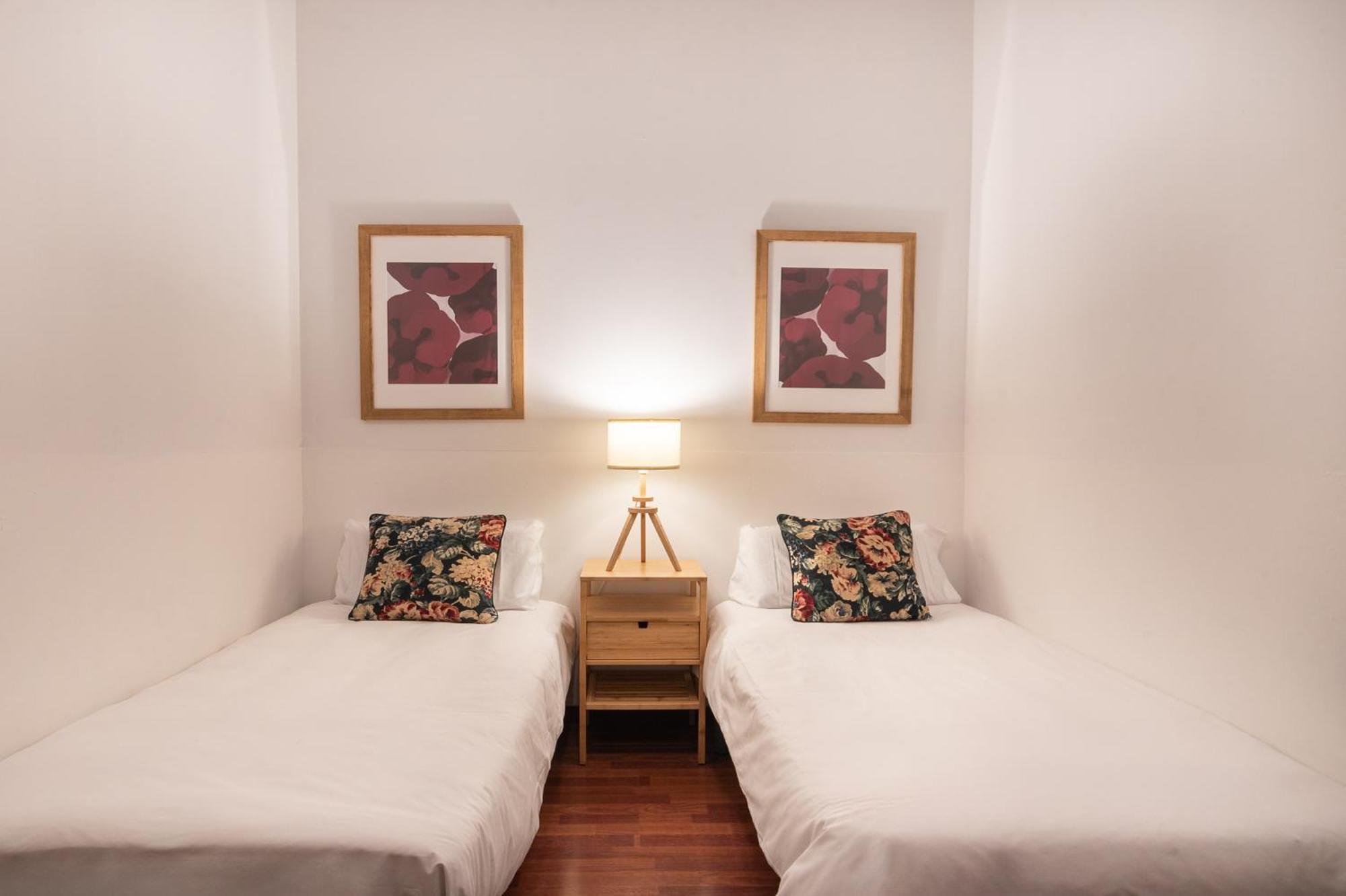 Spacious & Sunny Apt With Terrace In The City Center Barcellona Esterno foto