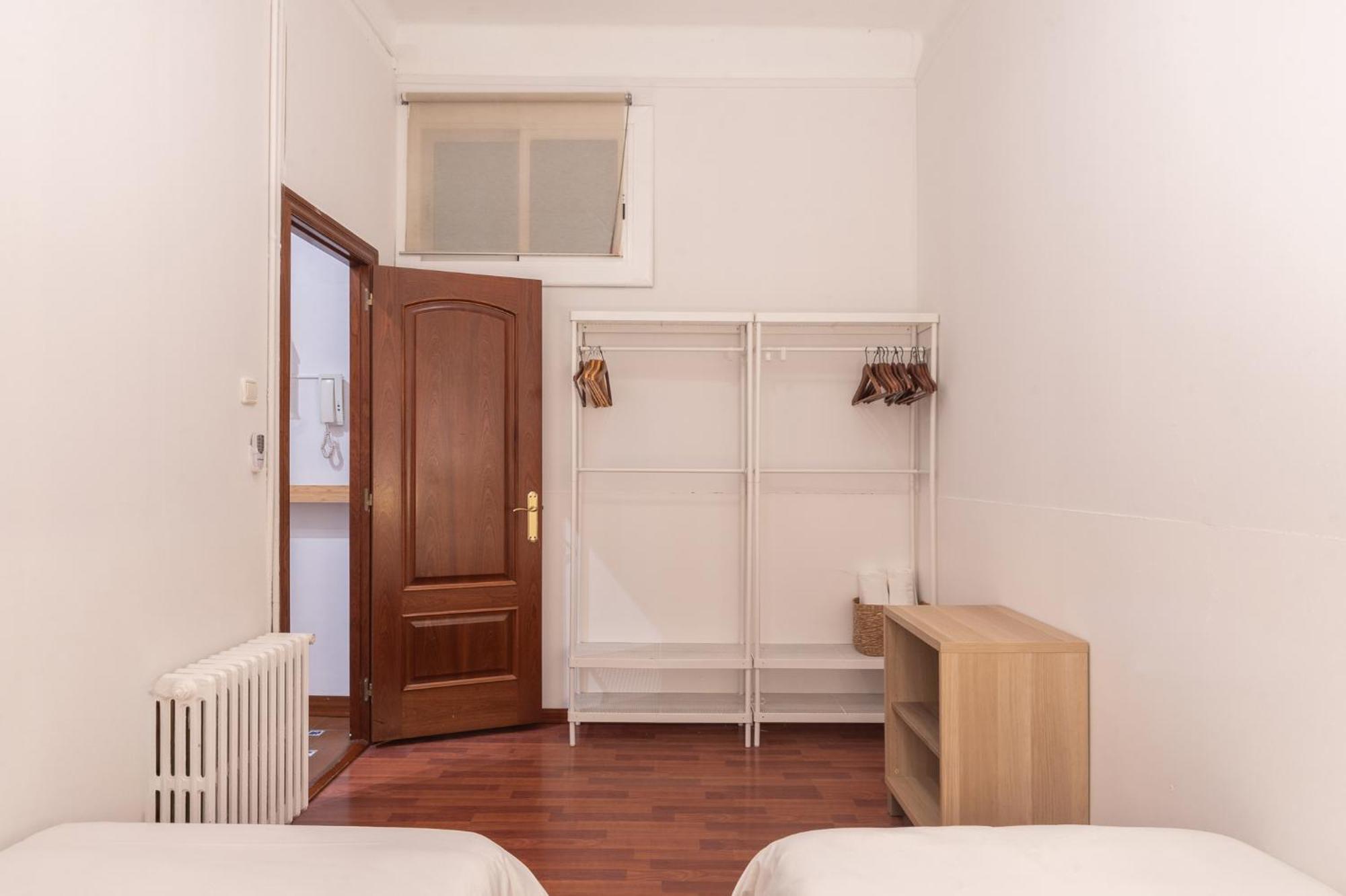 Spacious & Sunny Apt With Terrace In The City Center Barcellona Esterno foto